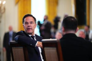 El secretario general de la OTAN, Mark Rutte, este lunes, en la Casa Blanca. EFE/EPA/AARON SCHWARTZ / POOL
