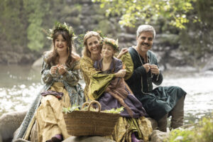 Alexandra Jiménez, Ernesto Sevilla, Luna Fulgencio y Amaia Miranda en 'Sin cobertura' . EFE/Sony.