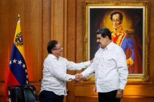 Fotografía de archivo de los presidentes de Venezuela y Colombia, Nicolás Maduro y Gustavo Petro EFE/ Miguel Gutiérrez/