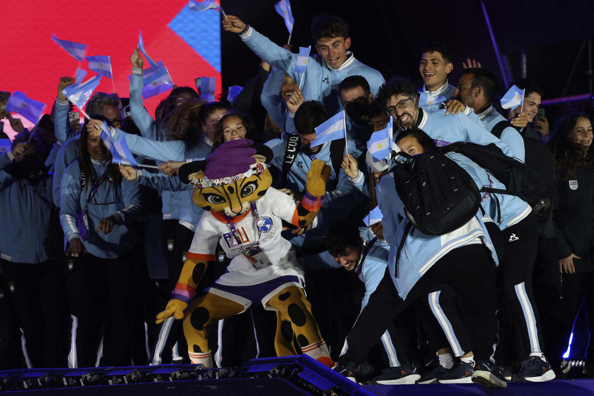 Atletas participan en la ceremonia de clausura de los II Juegos Panamericanos Junior ASU2025 . EFE/Rodrigo Sepulveda