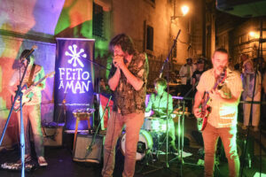 Actuación musical celebrada en el marco del festival 'Feito a Man', en Santiago de Compostela. EFE/ Xurxo Martínez