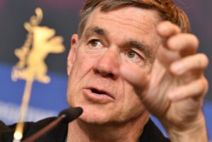 Foto de archivo del director estadounidense Gus Van Sant durante la rueda de prensa de la película "Don't Worry, He Won't Get Far on Foot" en la 68ª edición del Festival Internacional de Cine de Berlín (Alemania), el 20 de febrero de 2018. EFE/ Sascha Steinbach