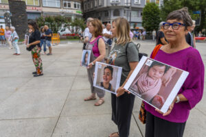 Acción por Palestina organiza un acto simbólico de recuerdo a los ciudadanos de Gaza, en el que se leerán desde las 9 de la mañana hasta las doce de la noche, los nombres de los niños asesinados en Gaza. EFE/ Román G.Aguilera