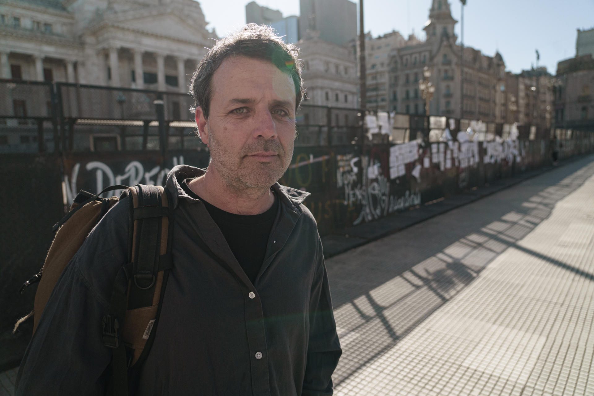 El editor de la revista Crisis, Mario Santucho, posa durante una entrevista con EFE este miércoles, en Buenos Aires (Argentina). EFE/ Pablo Barrera