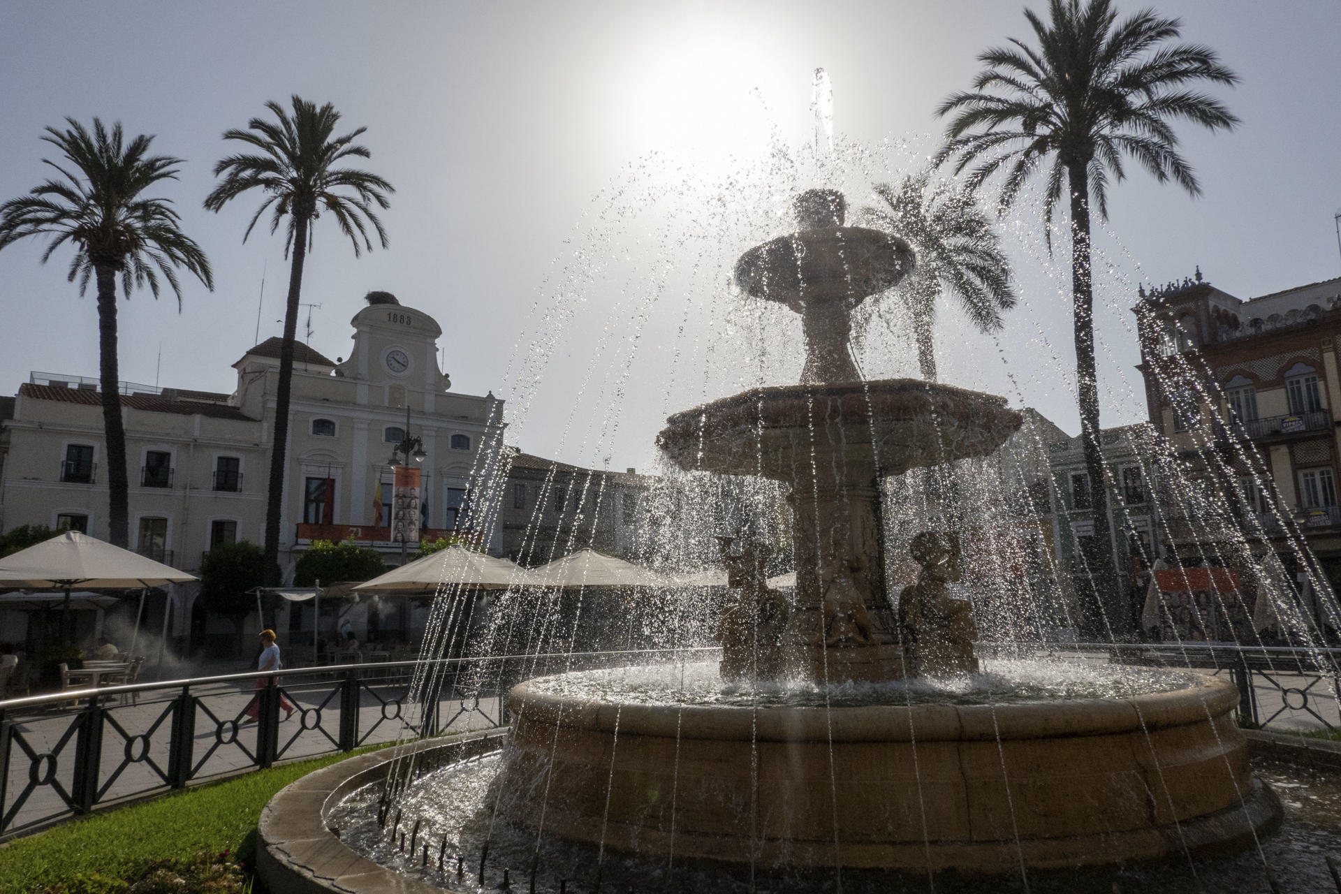 Imagen refrescante de una fuente este lunes en España. EFE/ Jero Morales

