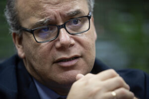 El economista jefe de la Organización de las Naciones Unidas para la Alimentación y la Agricultura (FAO), Máximo Torero, habla en entrevista con EFE este jueves, en Santo Domingo (República Dominicana). EFE/ Orlando Barría