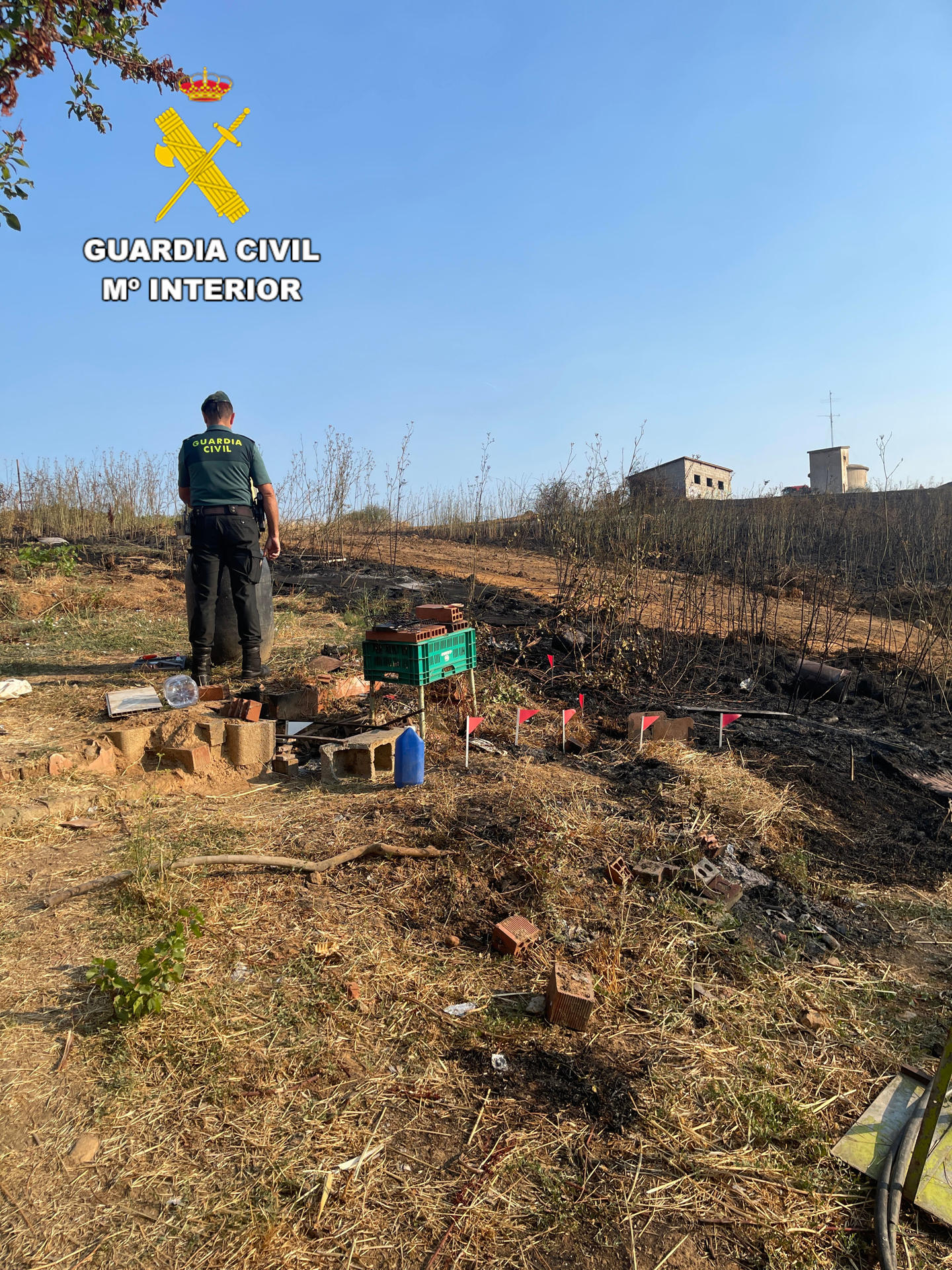 Un hombre de 75 años ha sido detenido este lunes por la Guardia Civil como supuesto autor del incendio forestal iniciado ayer en el municipio leonés de Molinaseca, en la comarca de El Bierzo, el último de los fuegos de nivel 2 de gravedad que se ha declarado en Castilla y León, según ha explicado la Delegación del Gobierno en esta Comunidad. EFE/Subdelegación del Gobierno/SÓLO USO EDITORIAL/SÓLO DISPONIBLE PARA ILUSTRAR LA NOTICIA QUE ACOMPAÑA (CRÉDITO OBLIGATORIO)