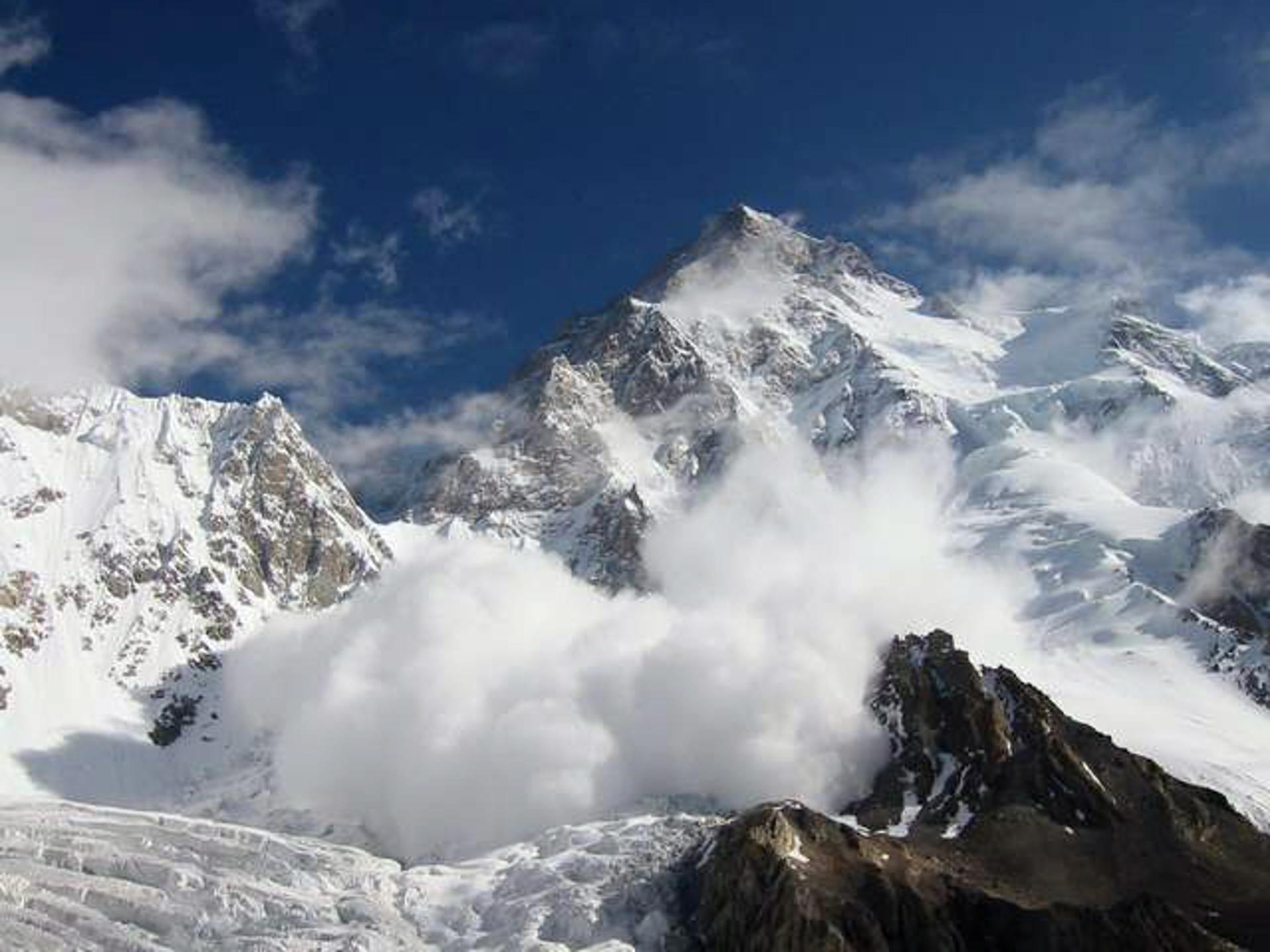 Imagen de un alud en el área del K2, la segunda montaña más alta del planeta. EFE/MG/archivo