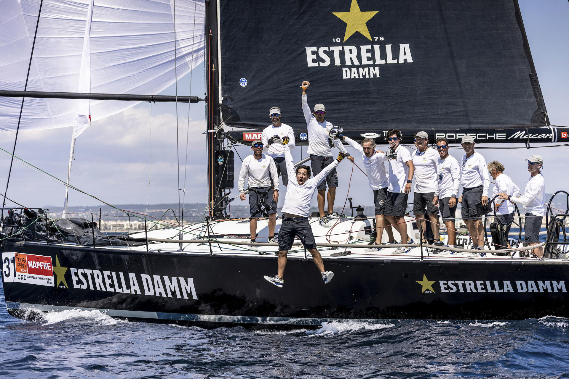 El Estrella Damm Sailing Team se ha proclamado campeón por cuarta vez de la Copa del Rey Mapfre, este sábado en Palma. Después de su primera victoria en 1998, le siguieron la de 2018, 2019 y ahora la de 2025, además de un tercer puesto en 2022Quinta y última jornada de la 43 edición de la Copa del Rey de Vela Mapfre este sábado. EFE/María Muiña/Copa del Rey Mapfre***SOLO USO EDITORIAL/SOLO DISPONIBLE PARA ILUSTRAR LA NOTICIA QUE ACOMPAÑA (CRÉDITO OBLIGATORIO)***
