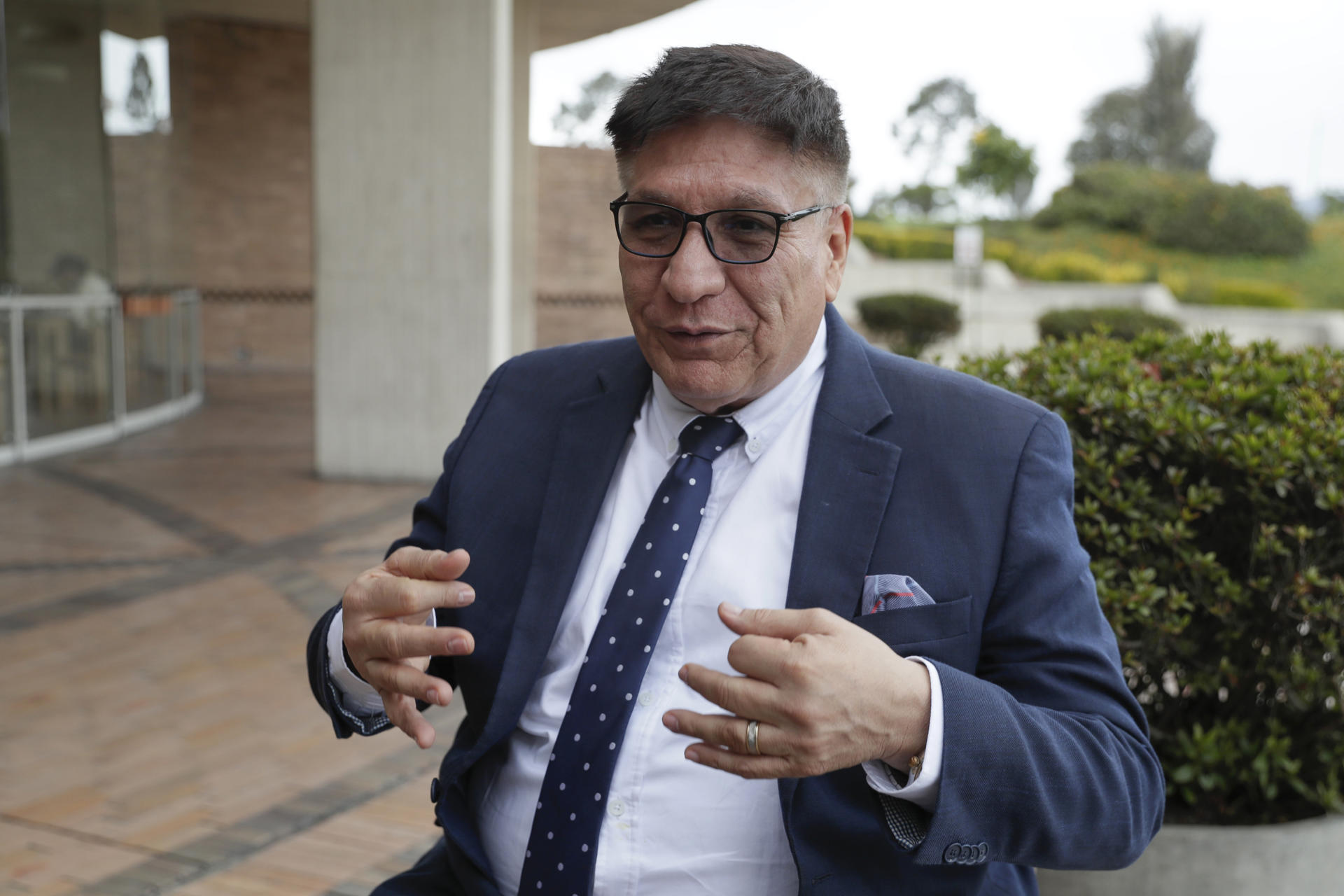 El exdiputado colombiano Sigifredo López, habla en entrevista con EFE el 31 de julio de 2025, en Bogotá (Colombia). EFE/ Carlos Ortega