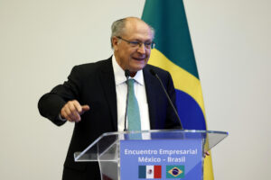 El vicepresidente de Brasil Gerardo Alckim, participa durante la clausura del Encuentro Empresarial México–Brasil este miércoles en Ciudad de México (México). EFE/Sáshenka Gutiérrez