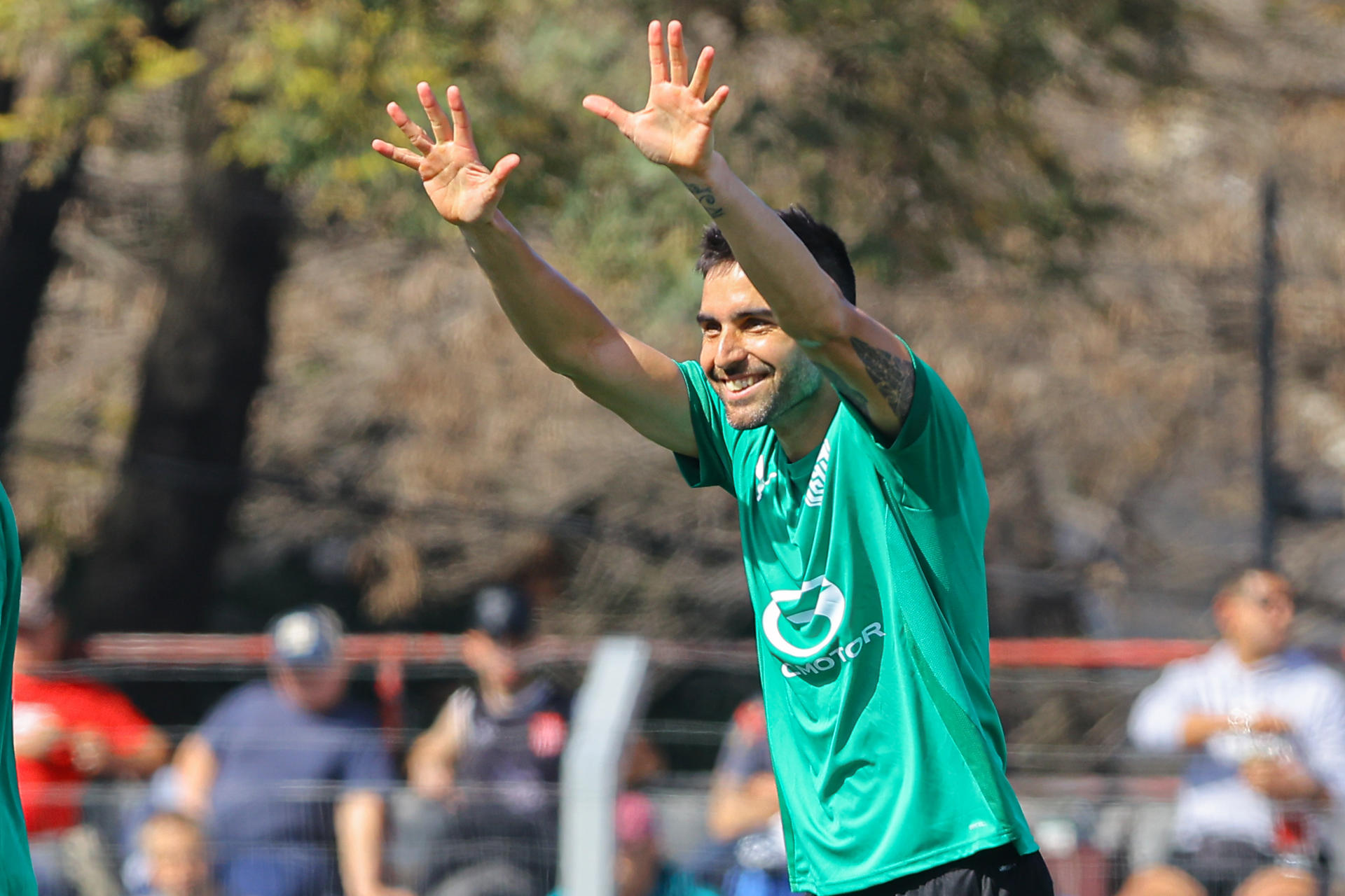 Rodrigo Pastorini, del Deportivo LSM, celebra un gol ante Academia en partido de la categoría D de Uruguay en el estadio Parque Palemo en Montevideo. EFE/Gastón Britos