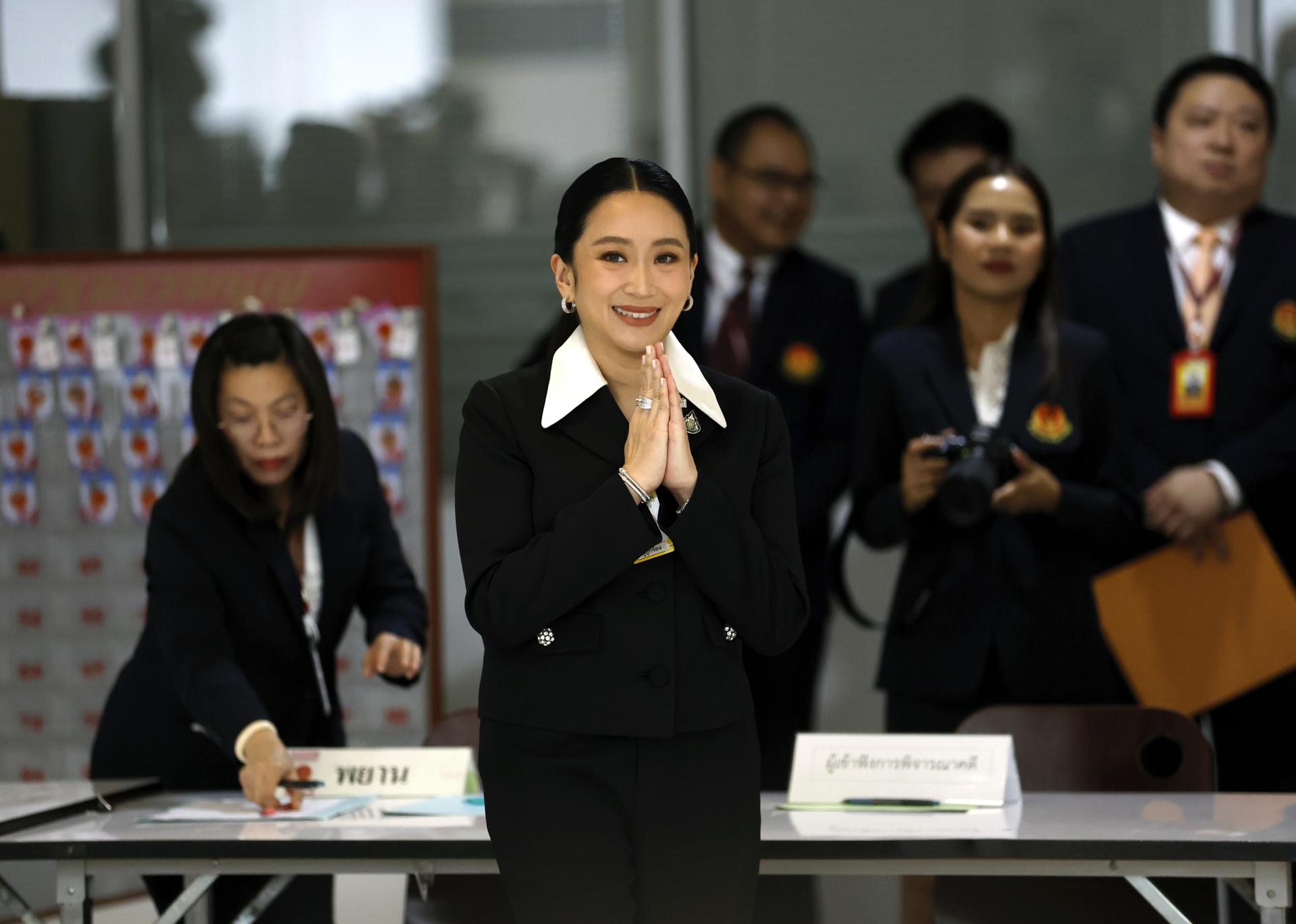 La primera ministra suspendida de Tailandia, Paetongtarn Shinawatra, a su llegada al Tribunal Constitucional.
EFE/EPA/RUNGROJ YONGRIT
