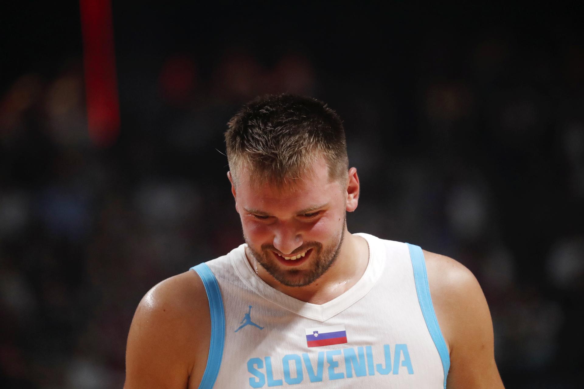 Luka Doncic durante el partido amistoso de este sábado ante Letonia en el Xiaomi Arena de Riga. EFE/EPA/TOMS KALNINS
