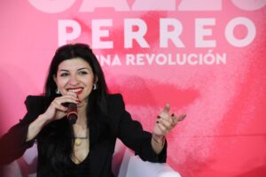 La cantante argentina Cazzu habla durante una rueda de prensa este martes, en Ciudad de México (México). EFE/ Mario Guzmán
