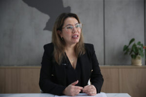 La ministra de la Secretaría Nacional de Turismo de Paraguay, Angie Duarte, habla en entrevista con EFE el 28 de julio de 2025, en Asunción (Paraguay). EFE/Juan Pablo Pino