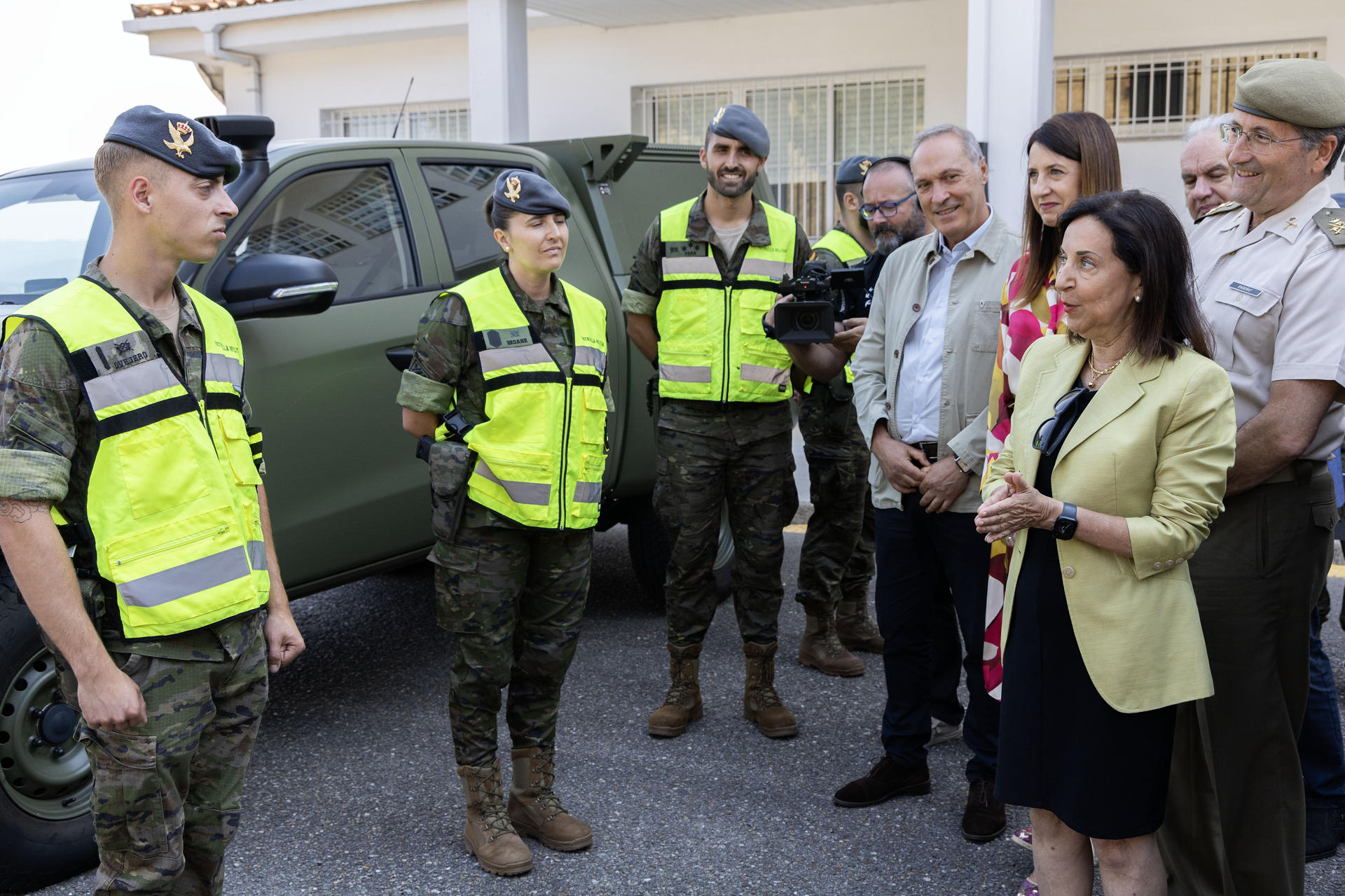 La ministra de Defensa, Margarita Robles, visita este sábado la Brigada Galicia VII (Brilat) para conocer de primera mano la participación de la unidad en la operación Centinela Gallego. EFE/Salvador Sas
