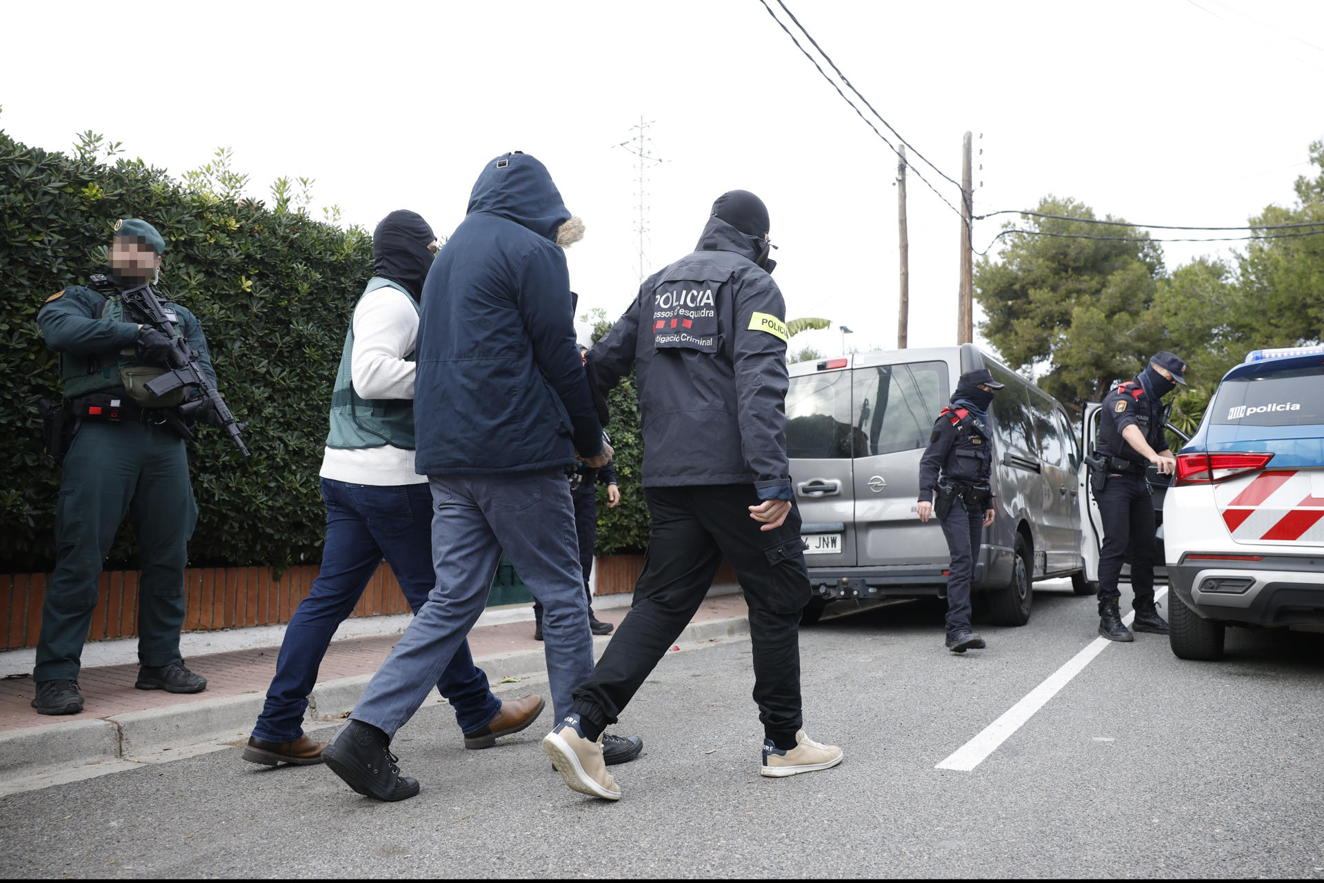Imagen de archivo de un operativo policial contra el terrorismo yihadista en Barcelona. EFE/Alberto Estévez