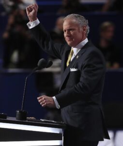 Fotografía de archivo del gobernador de Carolina del Sur, Henry McMaster. EFE/Tannen Maury