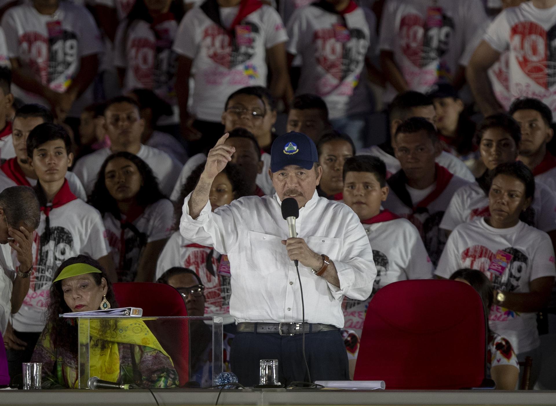 Foto de archivo del presidente de Nicaragua, Daniel Ortega (d), y la vicepresidenta, Rosario Murillo (i). EFE/. Stringer