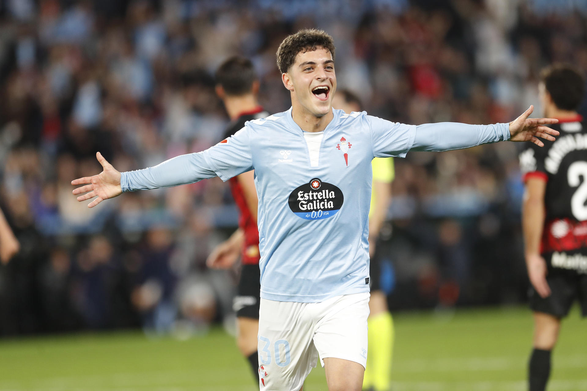 Fotografía de Salvador Sas en la que puede verse una foto del 6 de diciembre de 2024 del centrocampista del Celta de Vigo Hugo Álvarez celebra su gol en el partido de la jornada 16 de LaLiga ante el RCD Mallorca.