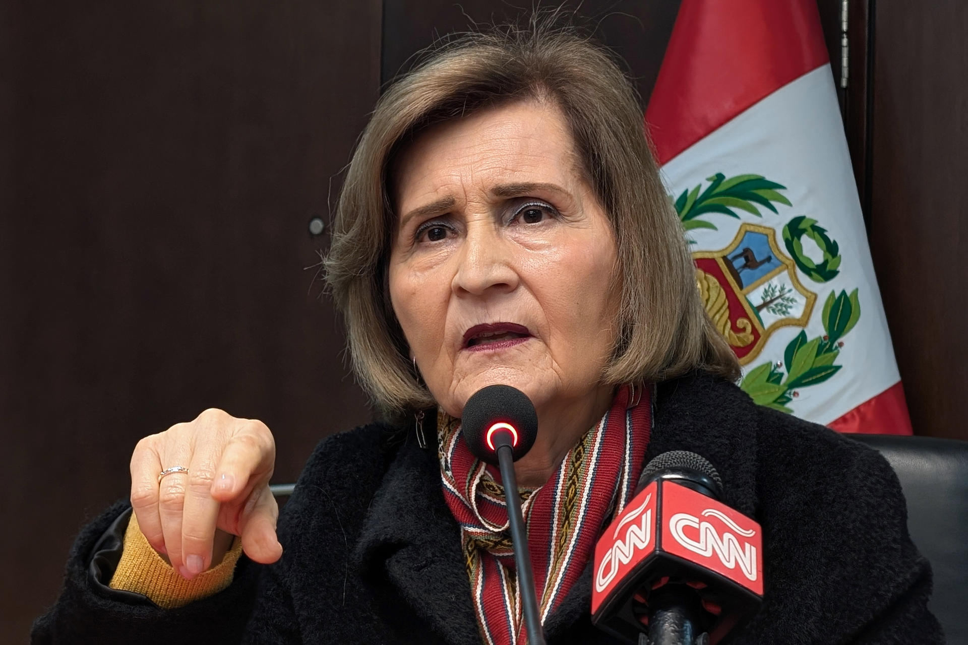 La presidenta del Tribunal Constitucional (TC) de Perú, Luz Pacheco, habla durante una reunión con la Asociación de Prensa Extranjera en el Perú (APEP) este martes, en Lima (Perú). EFE/ Fernando Gimeno