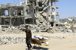 Edificio destruido en la calle Saftawi, que separa Yabalia de la Ciudad de Gaza. EFE/ Ahmad Awad