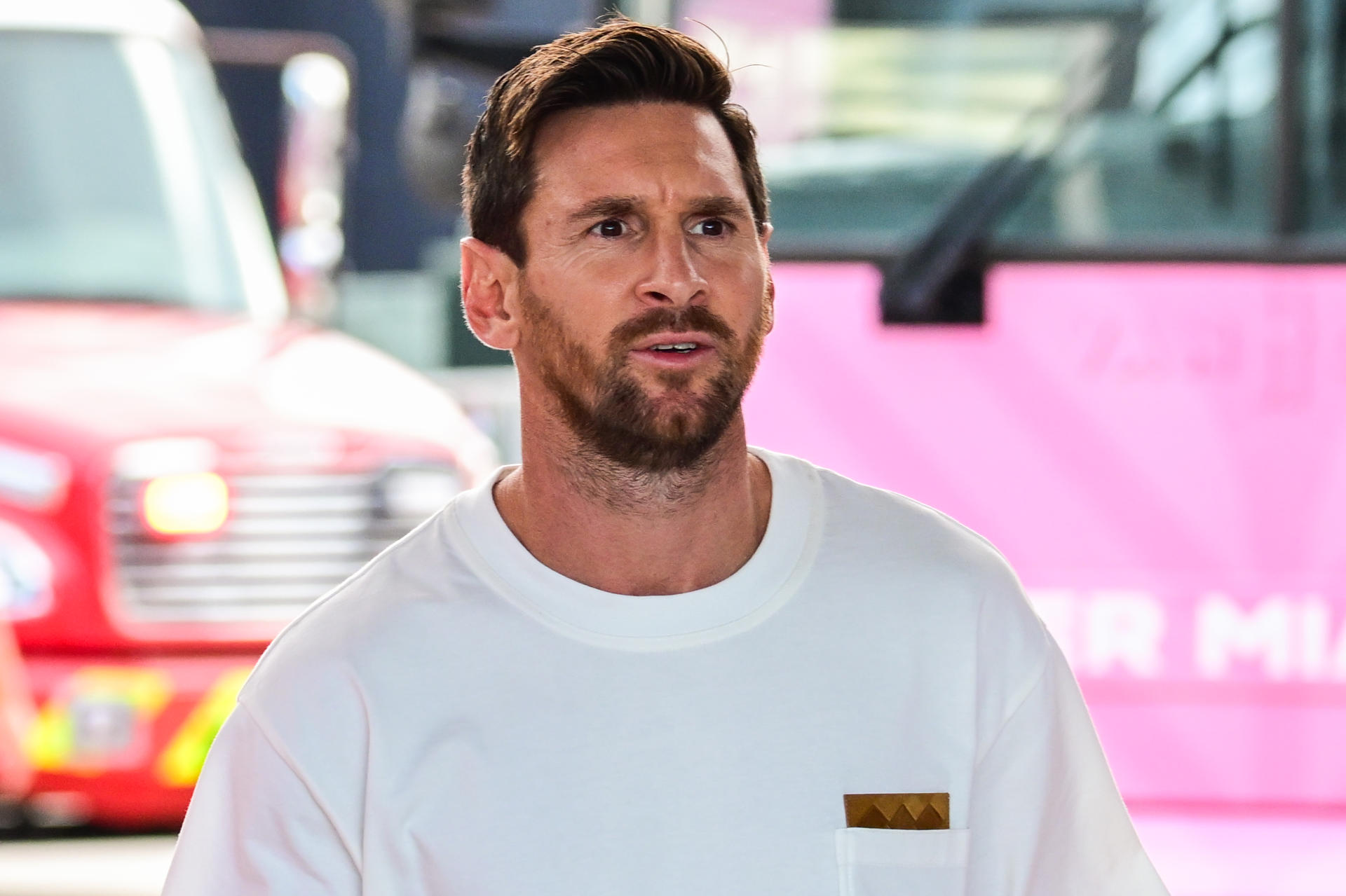 Lionel Messi llega al estadio Chase en Fort Lauderdale (EE. UU.). para ver el partido de su equipo, Inter Miami, ante Tigres, este miércoles por cuartos de final de la Leagues Cup. EFE/ Giorgio Viera
