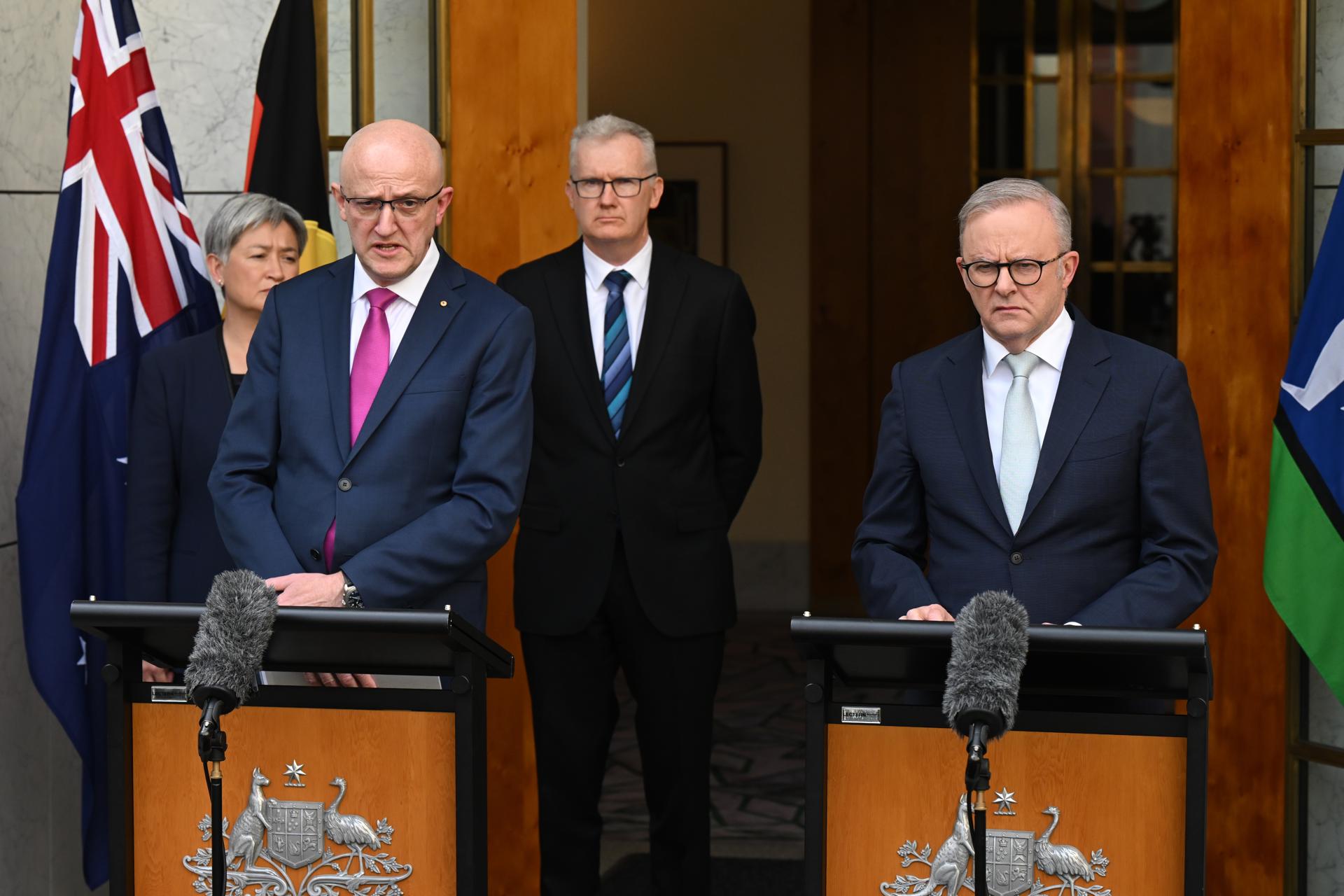 El primer ministro de Australia, Anthony Albanese (d), y el jefe de la Organización Australiana de Seguridad e Inteligencia (ASIO, siglas en inglés), Mike Burgess (i), durante la rueda de prensa donde responsabilizaron a Irán de ataques antisemitas en el país oceánico.
EFE/EPA/LUKAS COCH AUSTRALIA AND NEW ZEALAND OUT
