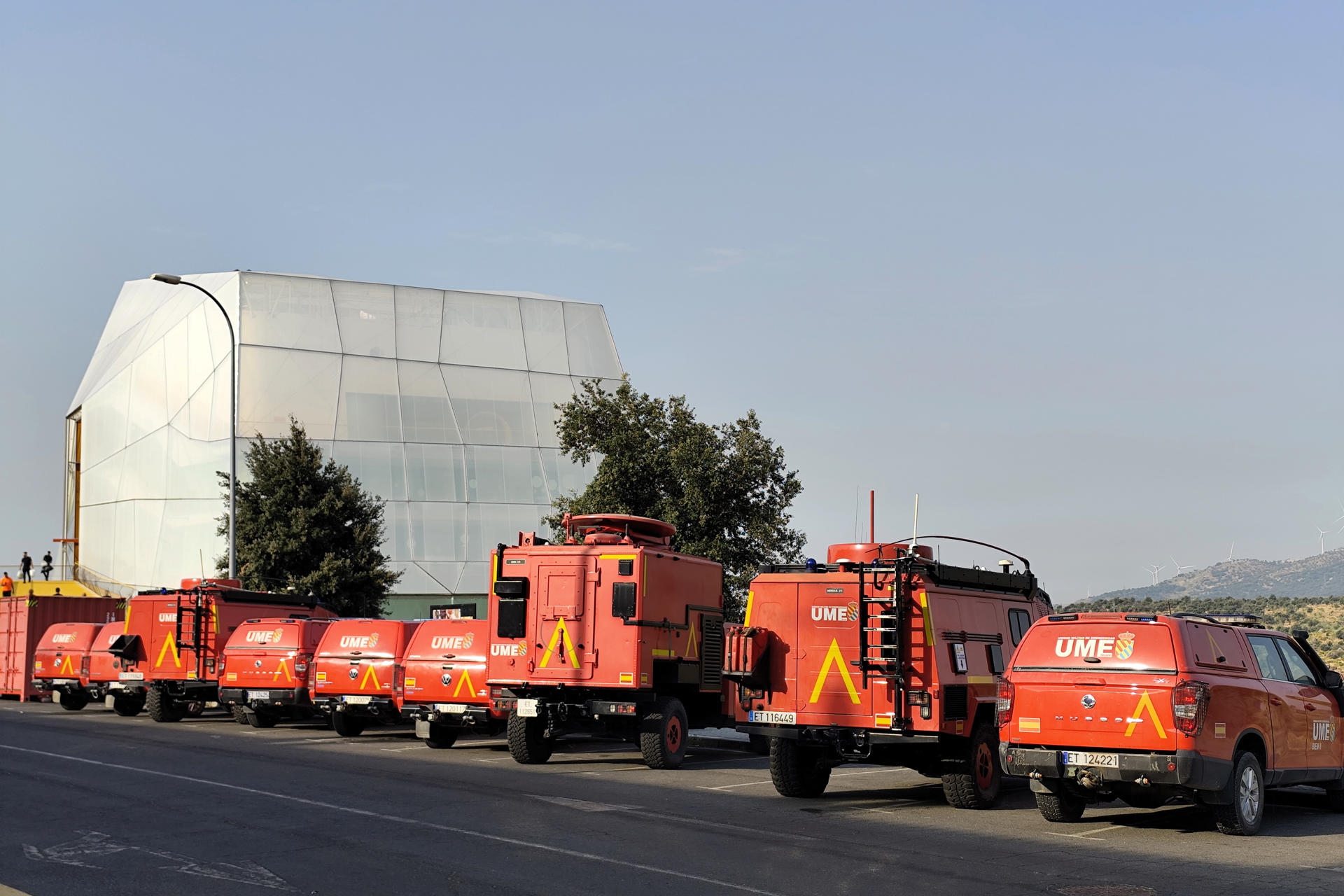 Dispositivos de la UME en Plasencia. Extremadura pedirá el despliegue de medios operativos del Ejército y del Mecanismo Europeo de Protección Civil ante la situación de "extrema gravedad" que vive la región con ocho incendios activos, entre los que preocupan especialmente el de Jarilla -que ha vuelto a reactivarse y está descontrolado- Aliseda y Casar de Cáceres. EFE/ Eduardo Palomo