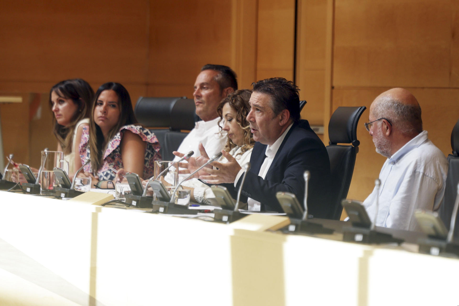La Diputación Permanente de las Cortes de Castilla y León analiza y vota sobre la petición del PSOE de convocar un pleno extraordinario la próxima semana para que el presidente de la Junta, Alfonso Fernández Mañueco (PP), comparezca para dar explicaciones sobre su gestión de los incendios forestales que afectan a esta Comunidad. EFE/R. García