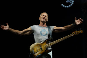 Foto archivo. El cantante británico Gordon Sumner "Sting" durante el concierto que ofrece este sábado en el estadio municipal de Adeje (Tenerife) dentro de su gira mundial "My Songs 2023". EFE/Ramón de la Rocha
