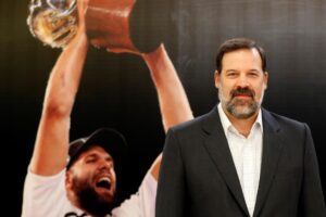 Fotografía de Mariscal, en la que puede verse en una imagen de archivo del 25 de junio de 2021 al exjugador de baloncesto Alfonso Reyes, presidente de la Asociación de Baloncestistas Profesionales (ABP). EFE