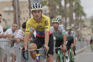 Fotografia de Manuel Bruque en la que puede verse una foto de archivo del 3 de julio de 2023 del venezolano Orluis Aular (ProTeam Caja Rural–Seguros RGA), antes de la novena etapa de la Vuelta a España en Cartagena.