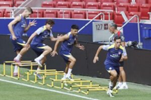 Raspadori, Almada, Julián Alvarez y Sorloth, en el entrenamiento. EFE/Sergio Pérez.