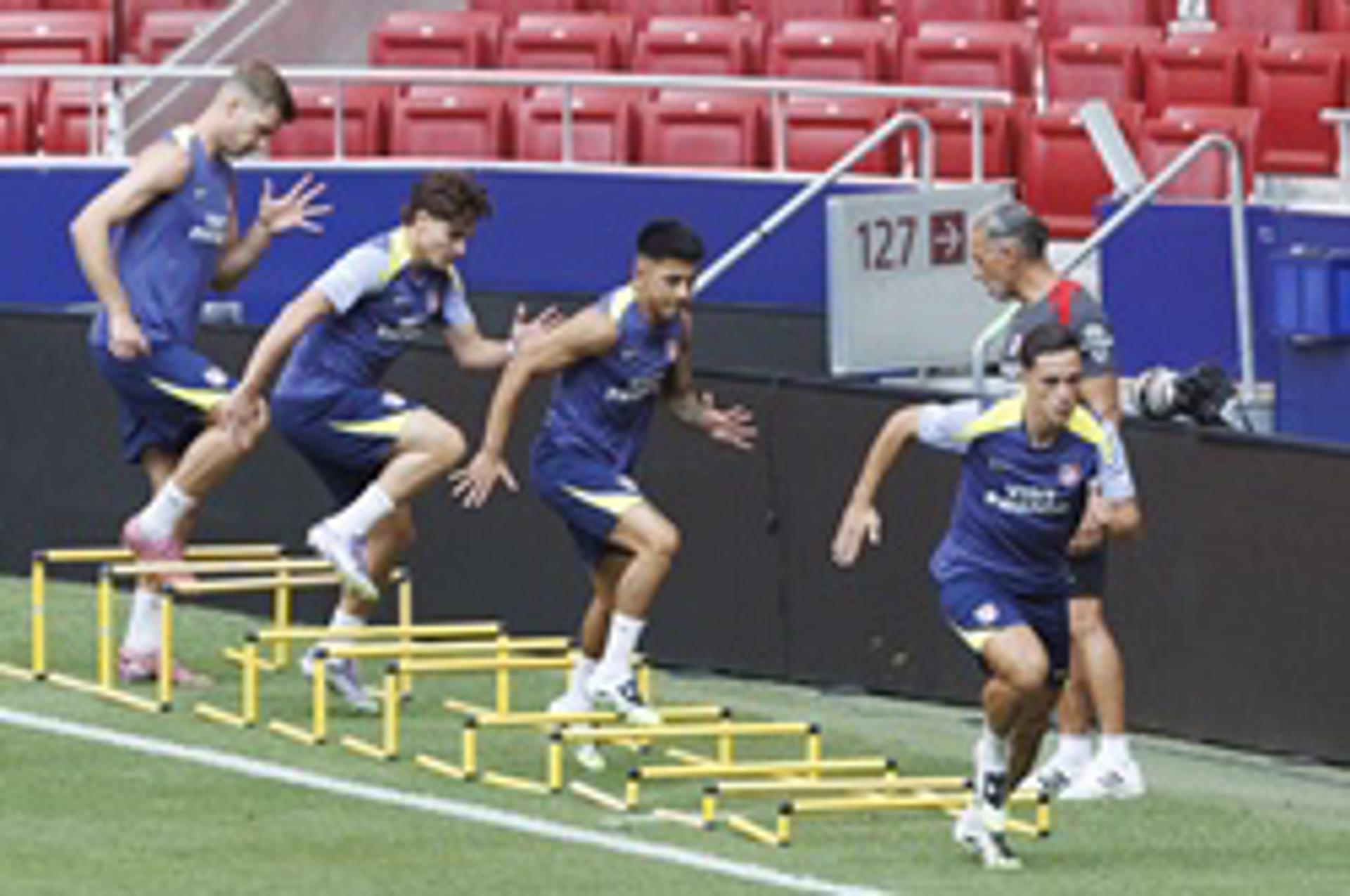 Raspadori, Almada, Julián Alvarez y Sorloth, en el entrenamiento. EFE/Sergio Pérez.
