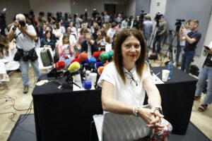 Imagen de archivo de la exmilitante socialista Leire Díez en su comparecencia ante los medios después de solicitar su baja en el partido. EFE/ Chema Moya