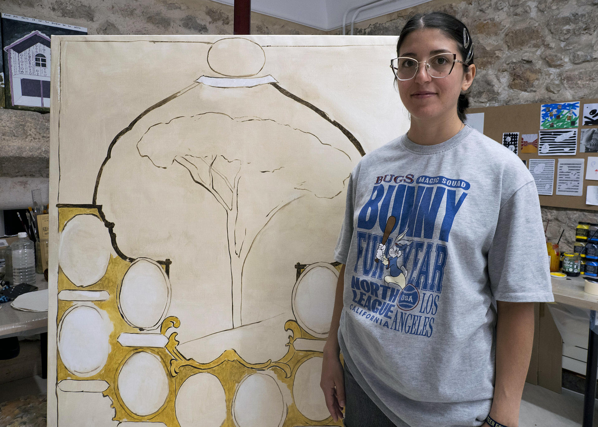 María, Fran, Ilaria, Perla o Álvaro viven juntos en una casa del Casco Antiguo de Cuenca; pero no es una vivienda cualquiera, sino el centro de creadores contemporáneos de Cuenca 4C, ni ellos son unos jóvenes cualquiera, sino pintoras, escritores o investigadoras que forman parte de este proyecto de "fecundación cruzada". EFE/ José del Olmo