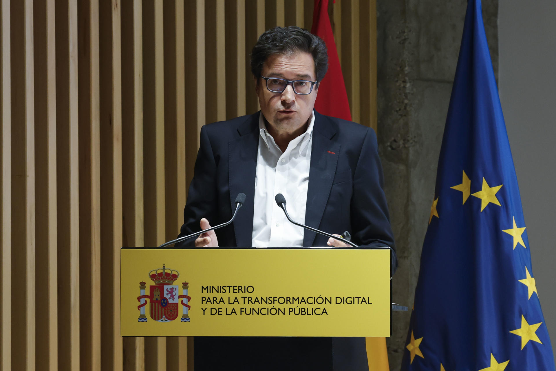 MADRID, 18/08/2025.- El ministro para la Transformación Digital y de la Función Pública, Óscar López, presenta el último balance del plan contra las estafas telefónicas y por SMS, cuyas primeras medidas entraron en vigor en marzo. EFE/J.P. Gandul