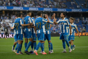 Los jugadores del Deportivo celebran un gol durante el partido del Trofeo Teresa Herrera de Fútbol que Deportivo de La Coruña y Le Havre disputan este sábado en el estadio de Riazor. EFE/Moncho Fuentes