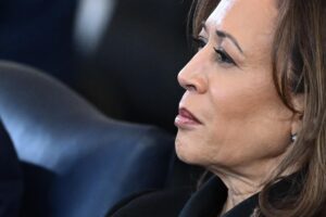 Fotografía de archivo de la excandidata presidencial y exvicepresidenta de EE.UU., Kamala Harris. EFE/SAUL LOEB / POOL