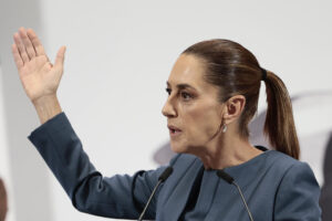 La presidenta de México, Claudia Sheinbaum, habla durante una rueda de prensa este miércoles, en el Palacio Nacional de Ciudad de México (México). EFE/José Méndez
