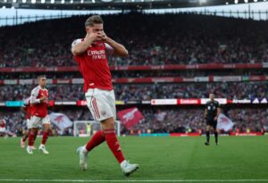 El delantero sueco del Arsenal Viktor Gyokeres marca el segundo gol durante el partido de la Premier League que han jugado Arsenal FC y Leeds United en el Emirates Stadium en Londres, Reino Unido. EFE/EPA/ANDY RAIN