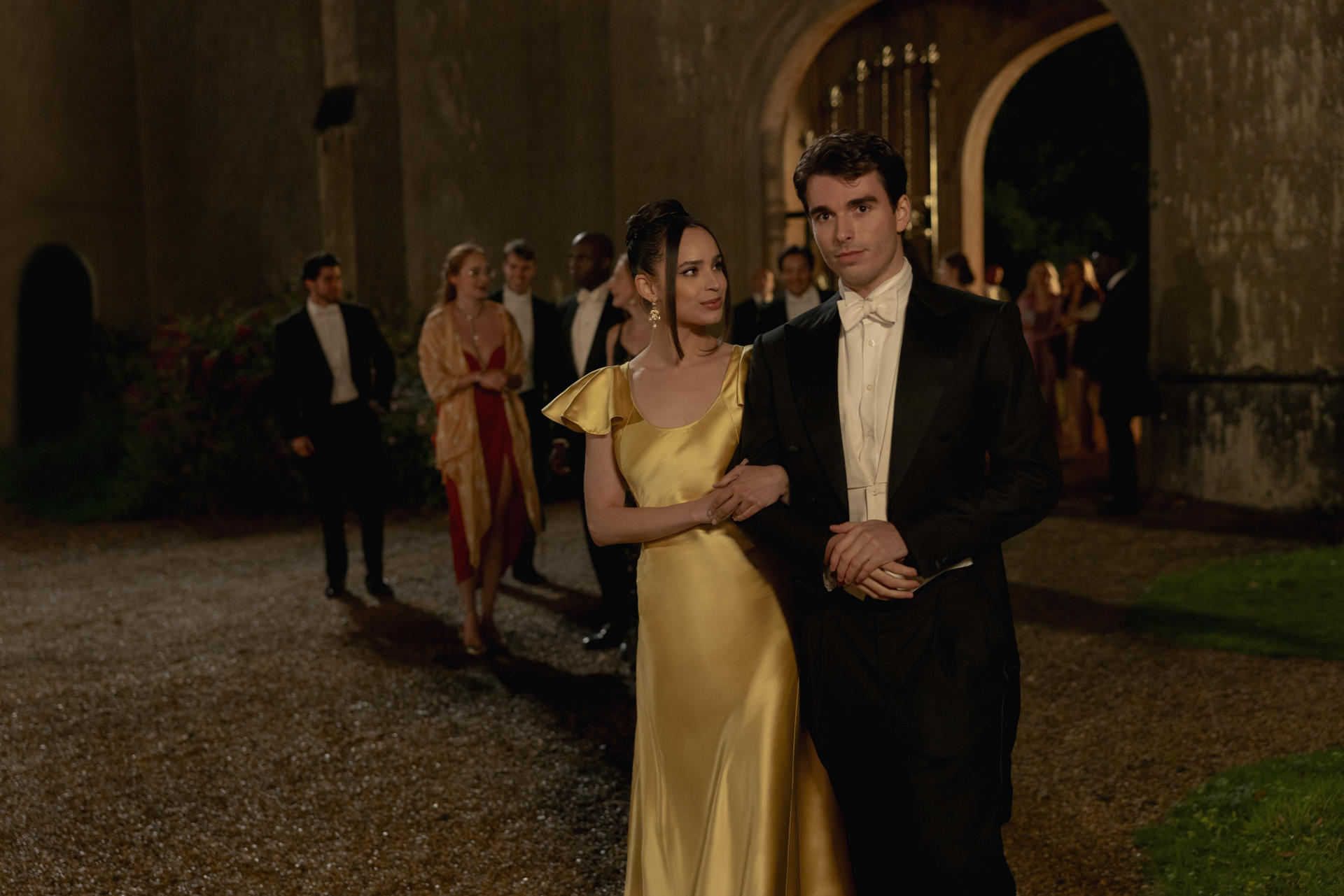 Fotograma cedido por Netflix donde aparece Sofia Carson como Anna y Corey Mylchreest como Jamie durante una escena de la película 'My Oxford Year'. Sofia Carson y Corey Mylchreest protagonizan 'My Oxford Year', una historia de amor que reflexiona sobre el acto de aceptar las decisiones del ser amado, y que además desafía los estereotipos sobre los latinos-estadounidenses. EFE/Chris Baker/Netflix /SOLO USO EDITORIAL /NO VENTAS /SOLO DISPONIBLE PARA ILUSTRAR LA NOTICIA QUE ACOMPAÑA /CRÉDITO OBLIGATORIO