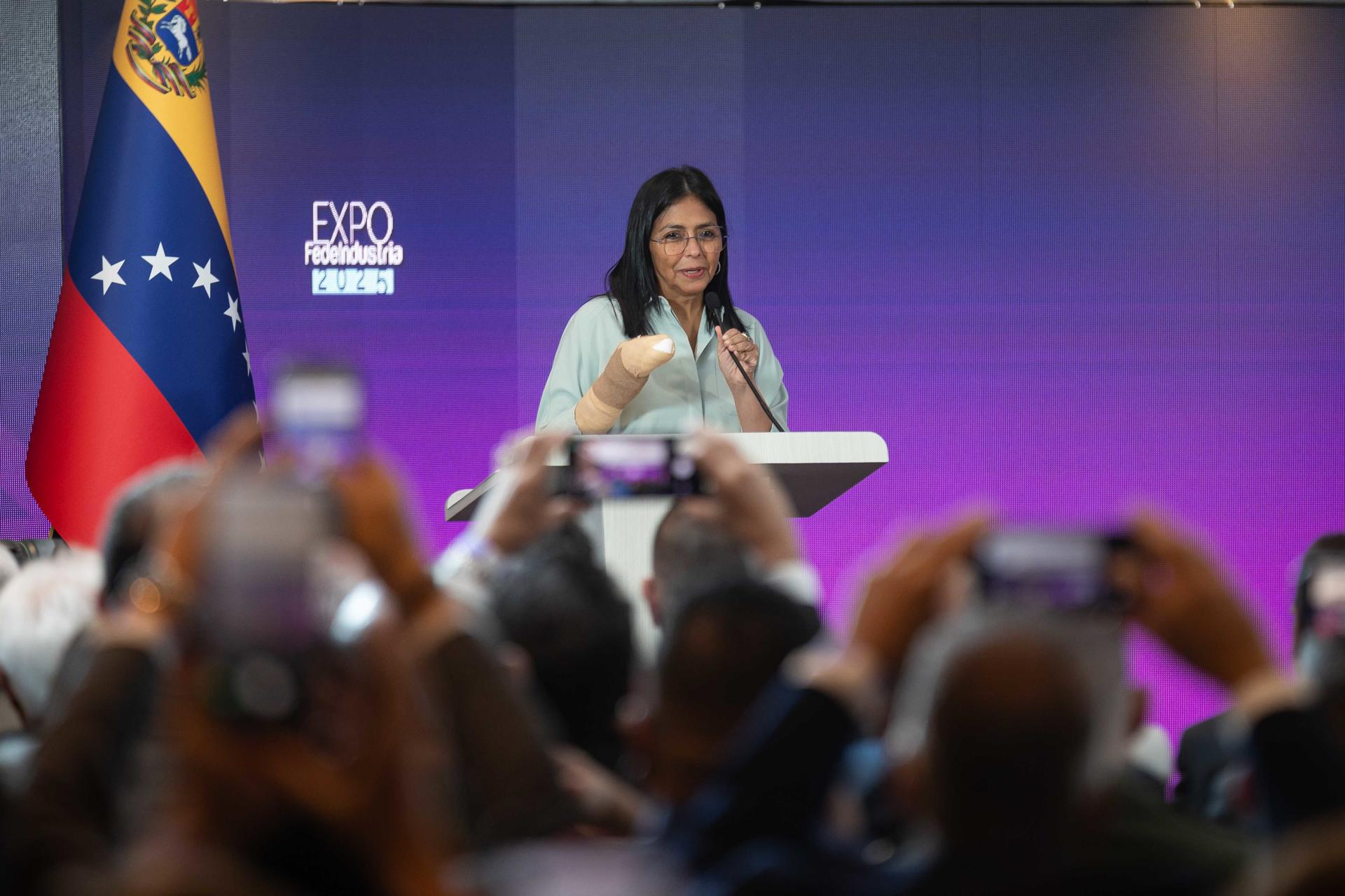Fotografía de la vicepresidenta ejecutiva de Venezuela, Delcy Rodríguez. EFE/ Ronald Pena R