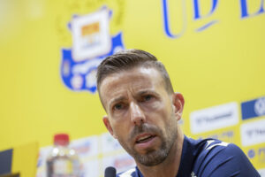 El entrenador de la UD Las Palmas, Luis García, comparece en conferencia de prensa para analizar el partido de la primera jornada de LaLiga Hypermotion 2025-2026, que medirá al equipo amarillo con el FC Andorra el próximo domingo, día 17, en el Estadio de Gran Canaria. Foto EFE/Quique Curbelo