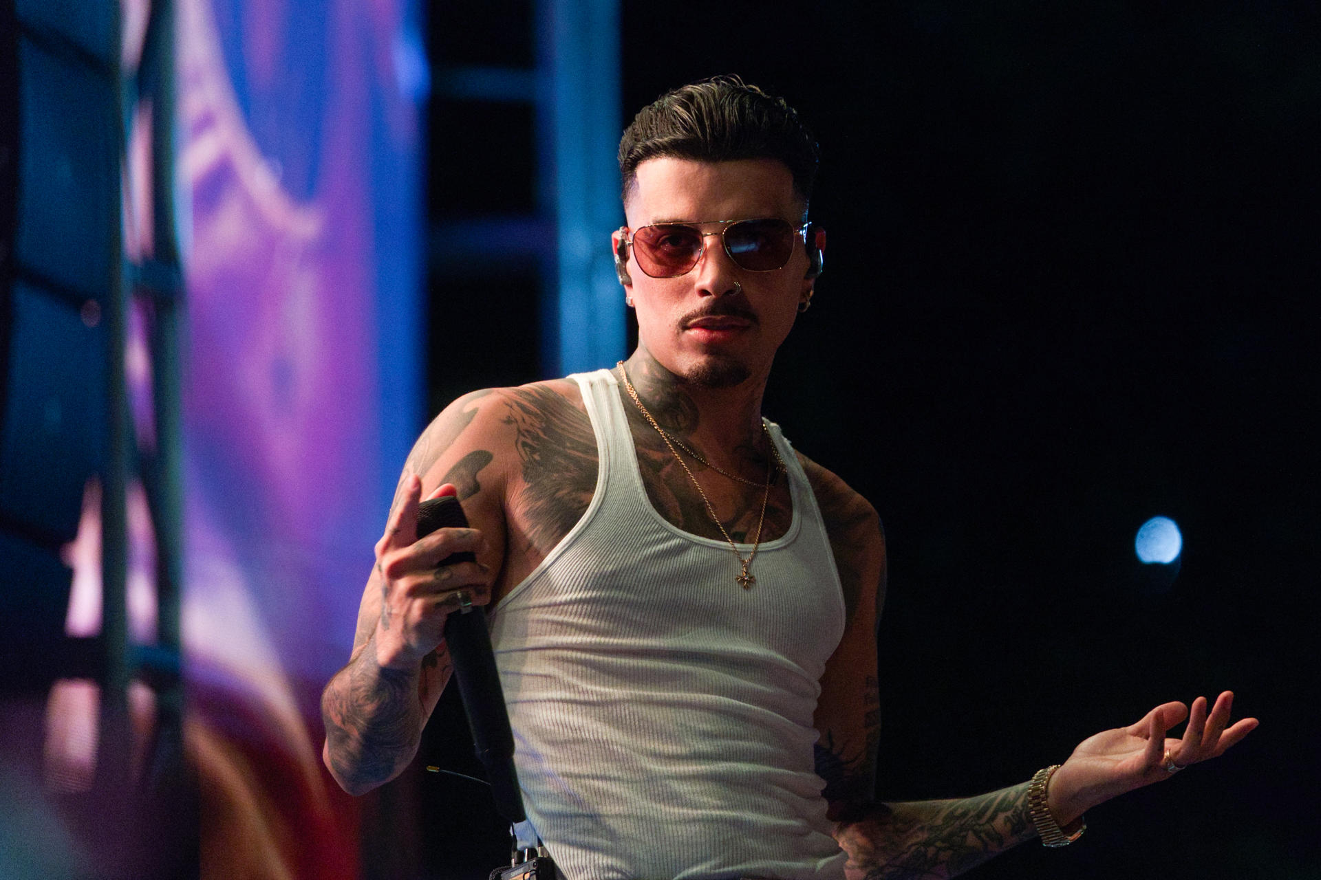 Rauw Alejandro canta en un concierto para presentar su disco 'Cosa nuestra', en San Juan (Puerto Rico), en una fotografía de archivo. EFE/ Thais Llorca