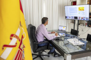 El presidente del Gobierno, Pedro Sánchez, preside por videoconferencia la reunión del Comité Estatal de Coordinación y Dirección del Plan Estatal de Emergencias (CECOD) para abordar la evolución de los incendios que asolan zonas del país como Galicia, Asturias, Castilla y León o Extremadura. EFE/Pool Moncloa -SOLO USO EDITORIAL/SOLO DISPONIBLE PARA ILUSTRAR LA NOTICIA QUE ACOMPAÑA (CRÉDITO OBLIGATORIO)-