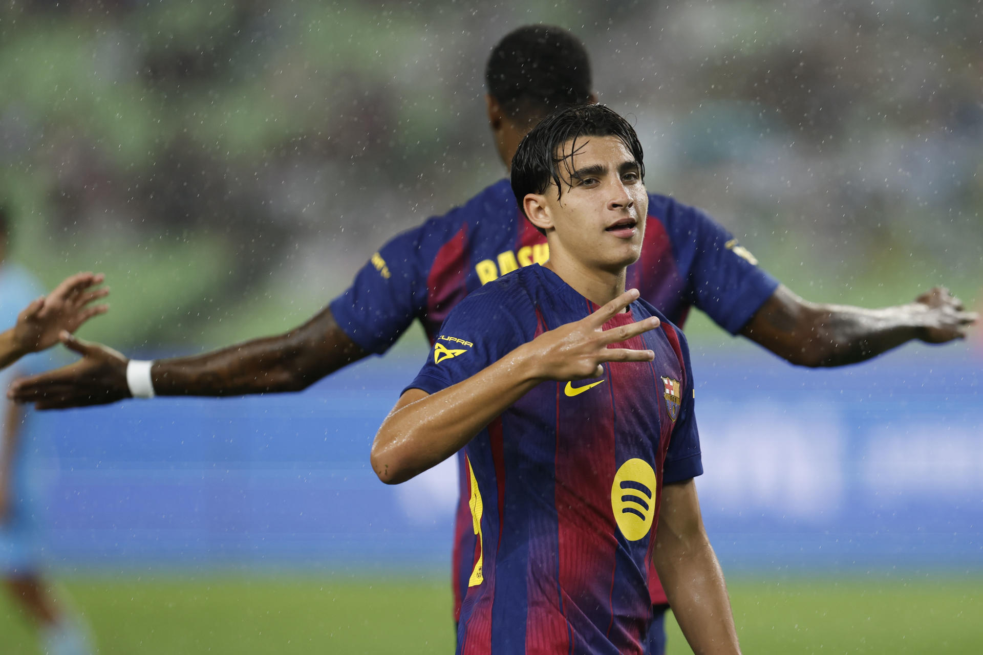 ToniFernández celebra el cuarto gol logrado ante el Daegu coreano, en el tercer partido de la pretemporada del equipo azulgrana, este lunes en Seúl. EFE/ Jeon Heon-kyun
