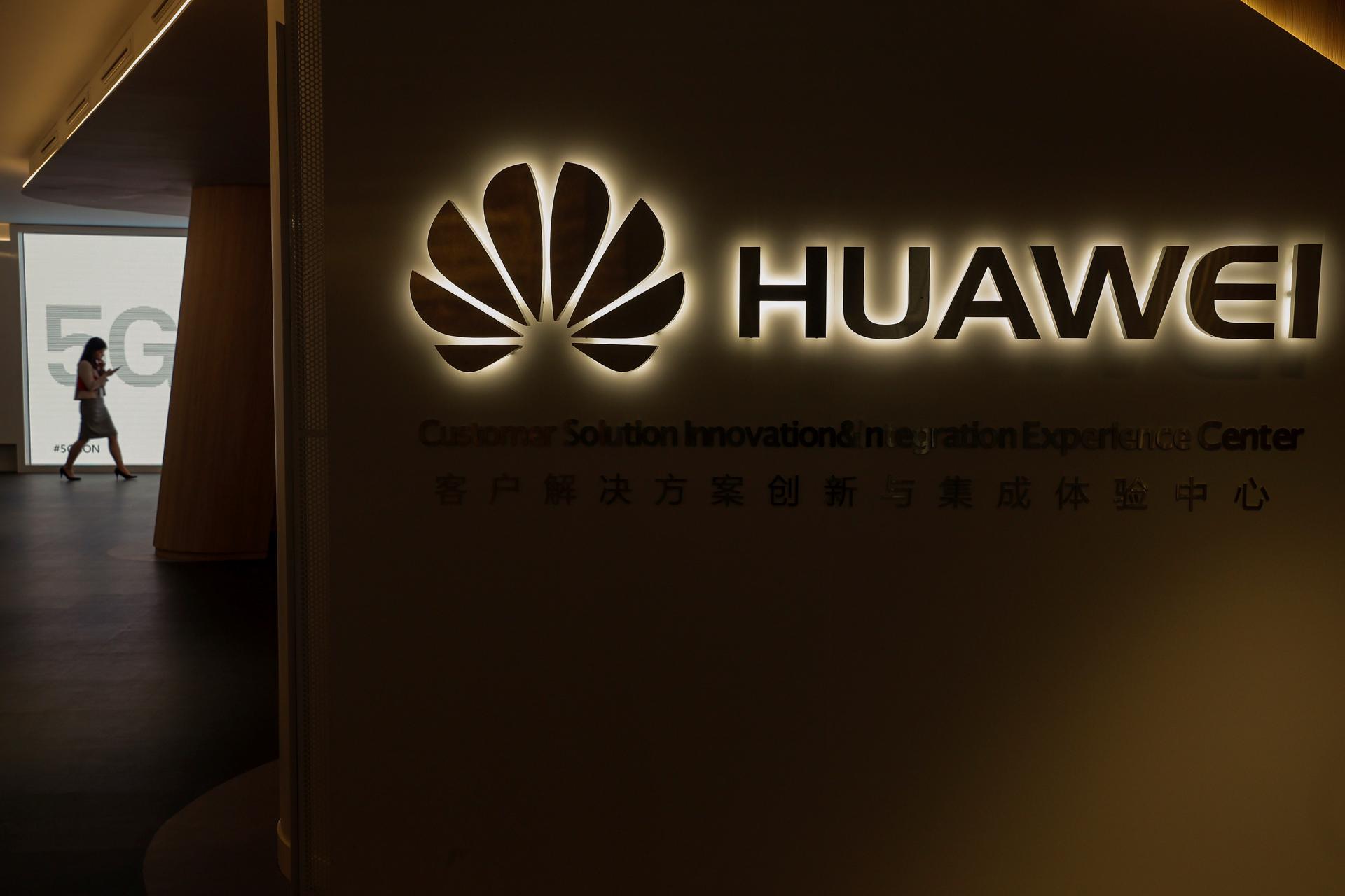 Fotografía del 29 de mayo de 2019 muestra el logo de la firma china Huawei. EFE/Emilio Naranjo/Archivo